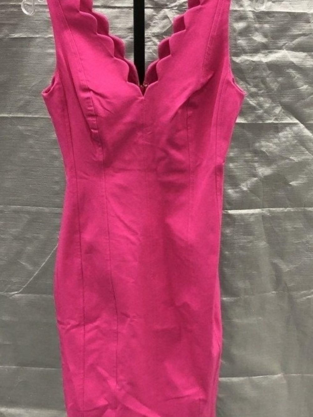 Banana Republic Fitted Scallop V-Neck Sheath Dress in Pink NWT Size 0